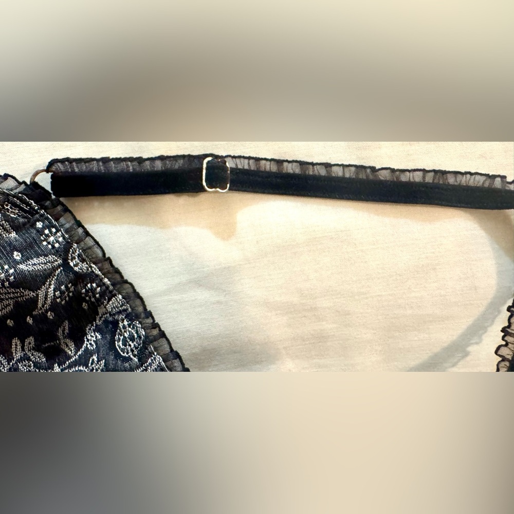 Elegant Black and Gray Women's Top - Picture 6 of 6